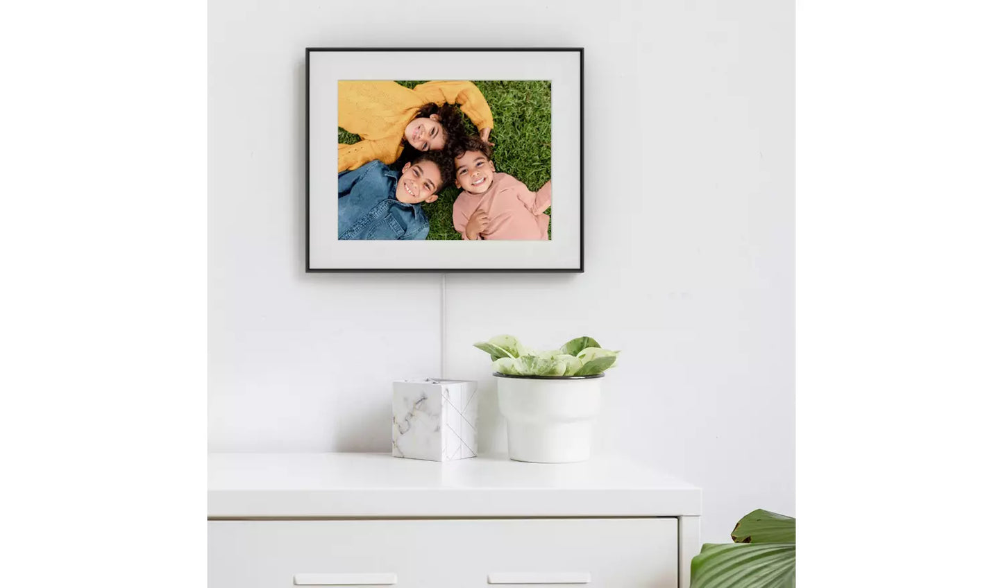 AURA Walden 15 Inch WiFi Digital Photo Frame – Black (New) AURA